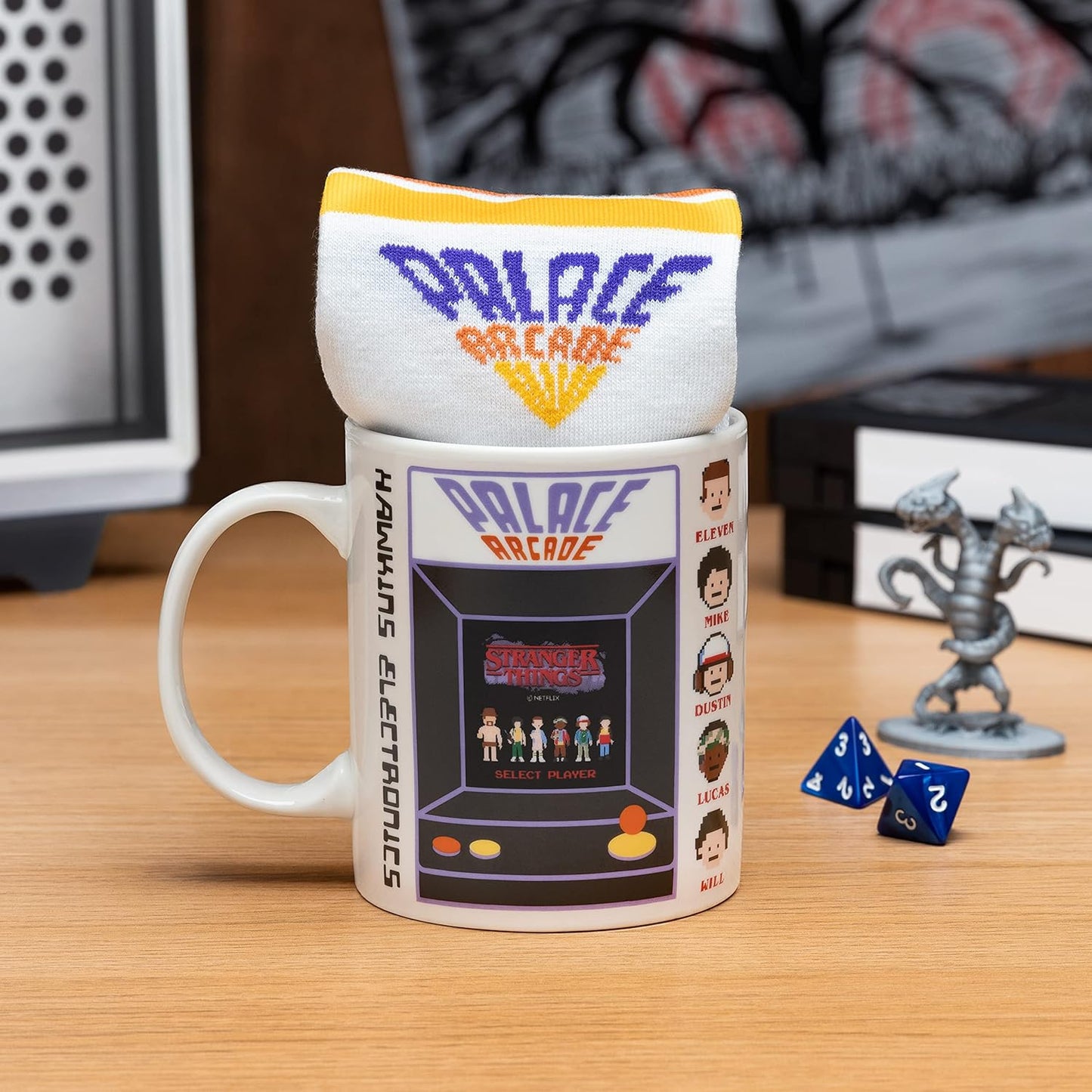 Set Taza & Calcetines Stranger Things
